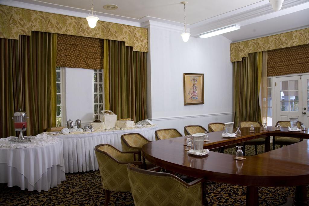 Cardiff Hotel And Spa Runaway Bay Εξωτερικό φωτογραφία