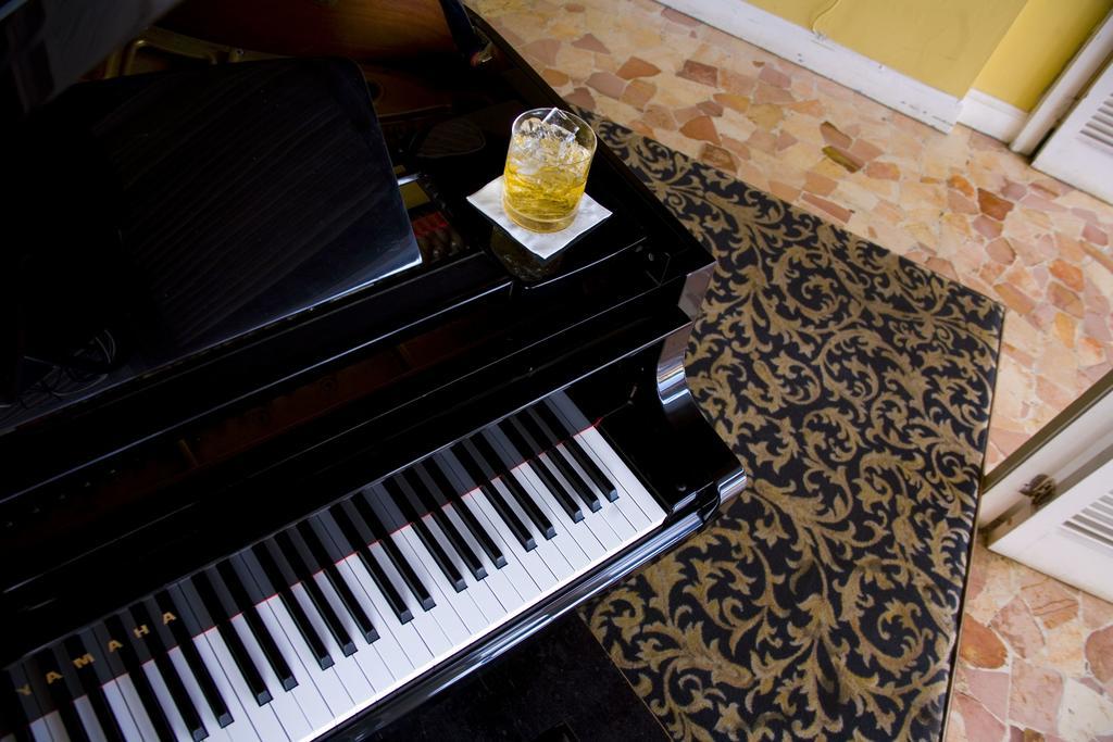 Cardiff Hotel And Spa Runaway Bay Εξωτερικό φωτογραφία