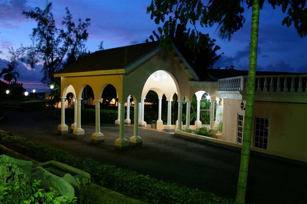 Cardiff Hotel And Spa Runaway Bay Εξωτερικό φωτογραφία